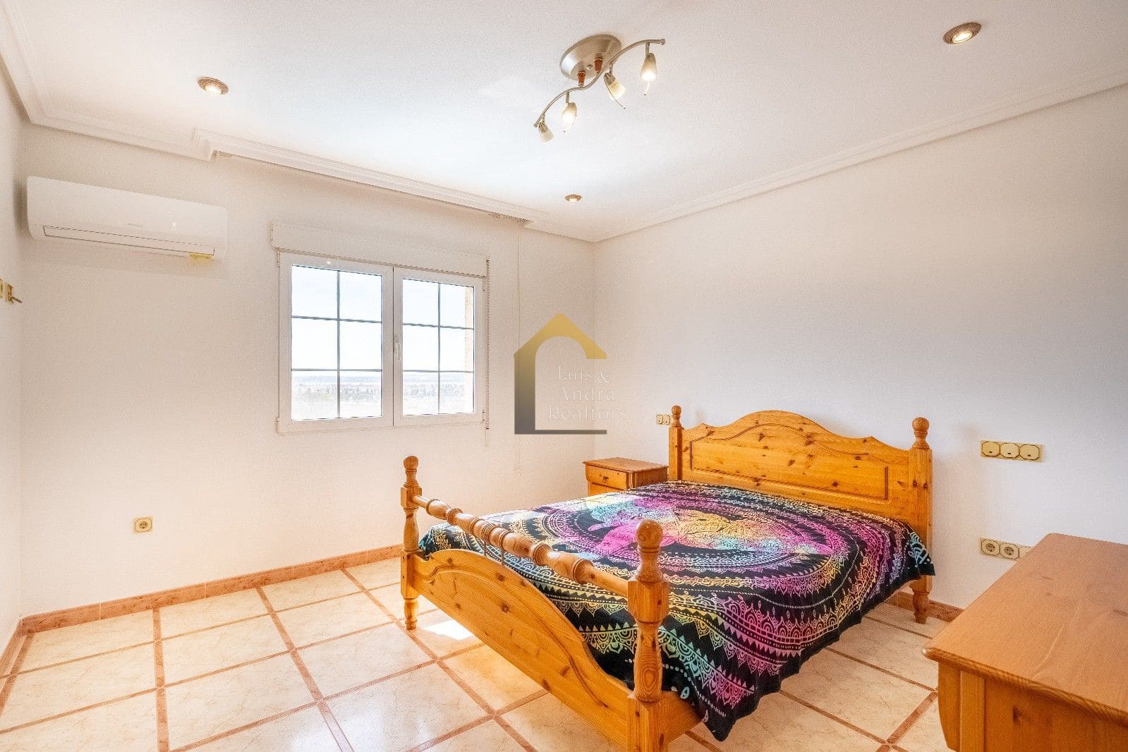 6 bedroom Villa for sale in El Chaparral with pool garage - € 645,000 (Ref: 9833151)
