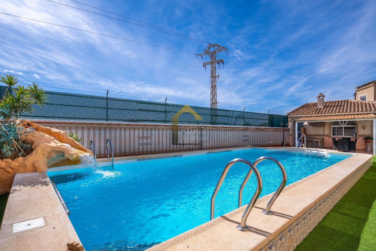 6 bedroom Villa for sale in El Chaparral with pool garage - € 645,000 (Ref: 9833151)