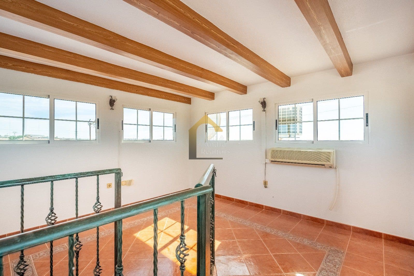 6 bedroom Villa for sale in El Chaparral with pool garage - € 645,000 (Ref: 9833151)