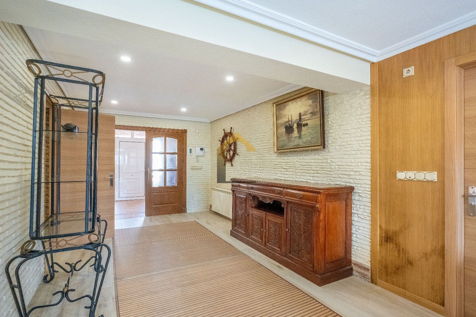 6 bedroom Villa for sale in El Chaparral with pool garage - € 645,000 (Ref: 9833151)