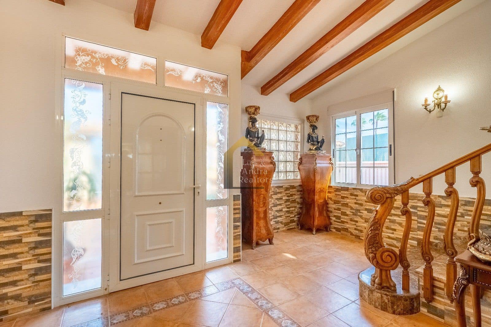 6 bedroom Villa for sale in El Chaparral with pool garage - € 645,000 (Ref: 9833151)