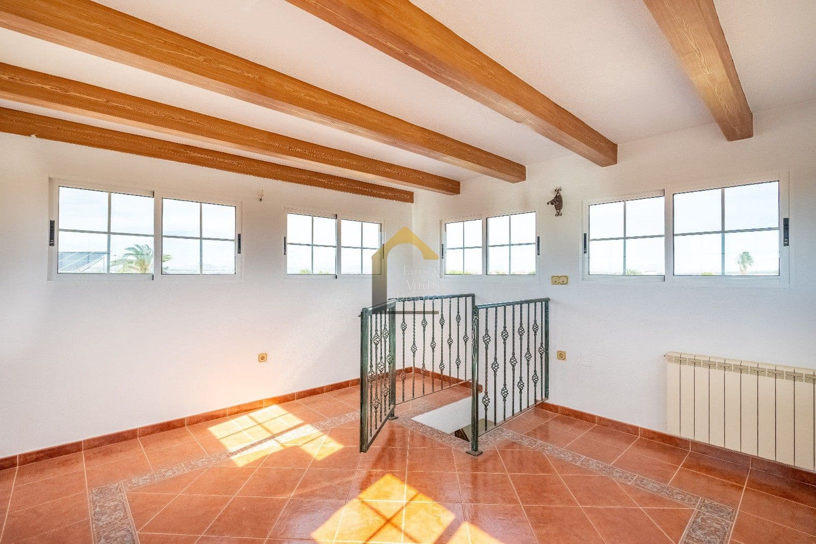 6 bedroom Villa for sale in El Chaparral with pool garage - € 645,000 (Ref: 9833151)