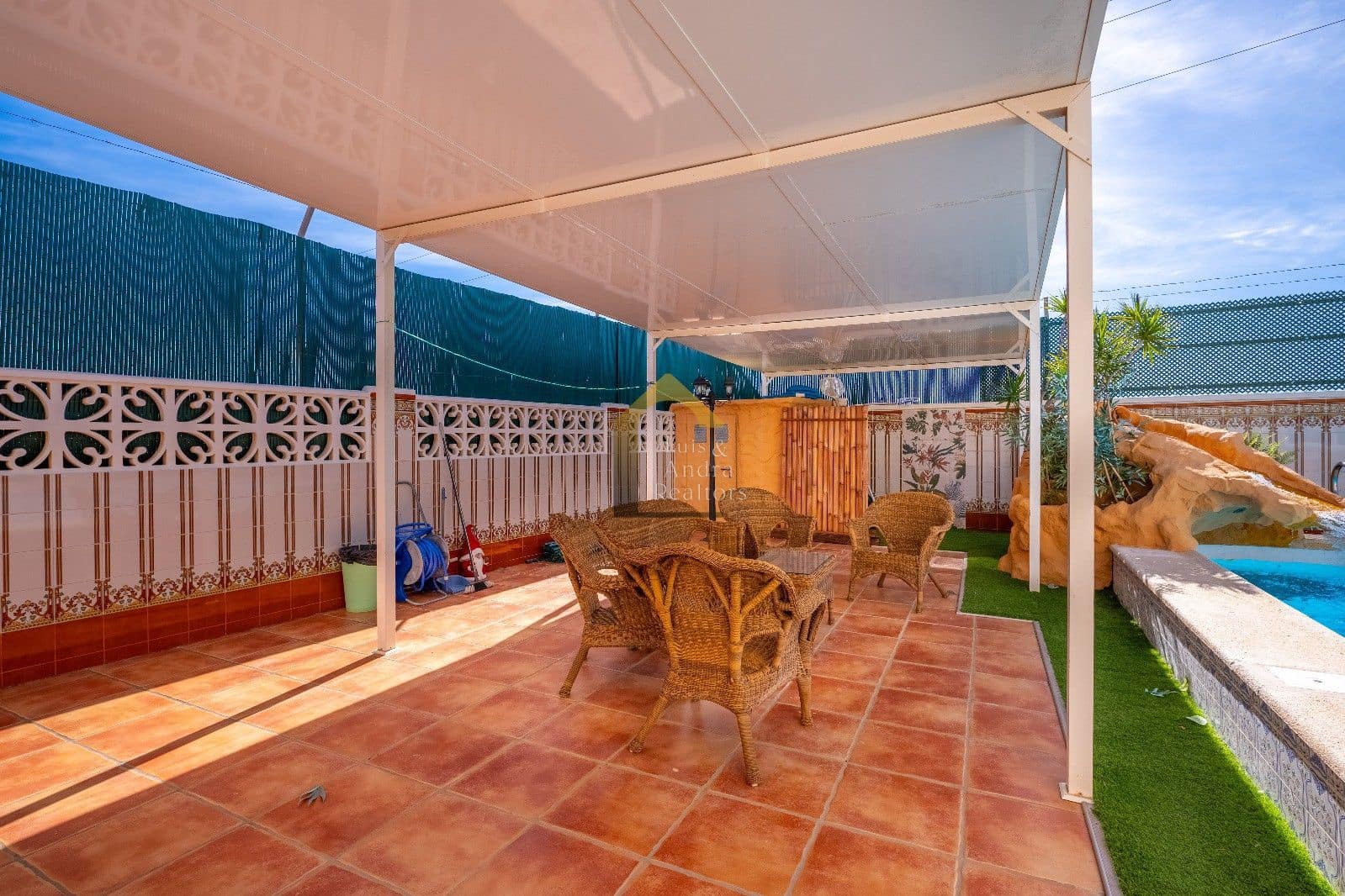 6 bedroom Villa for sale in El Chaparral with pool garage - € 645,000 (Ref: 9833151)