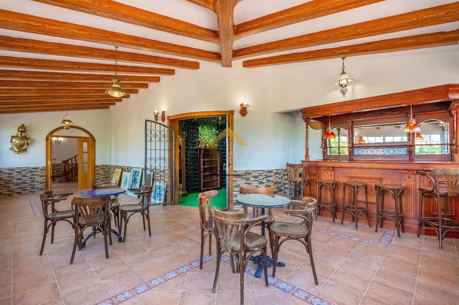 6 bedroom Villa for sale in El Chaparral with pool garage - € 645,000 (Ref: 9833151)