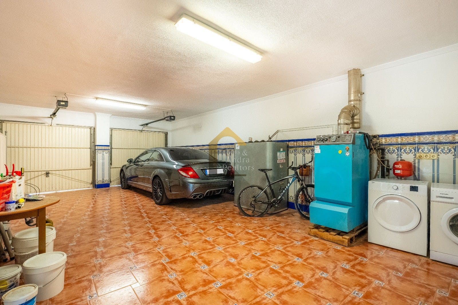 6 bedroom Villa for sale in El Chaparral with pool garage - € 645,000 (Ref: 9833151)