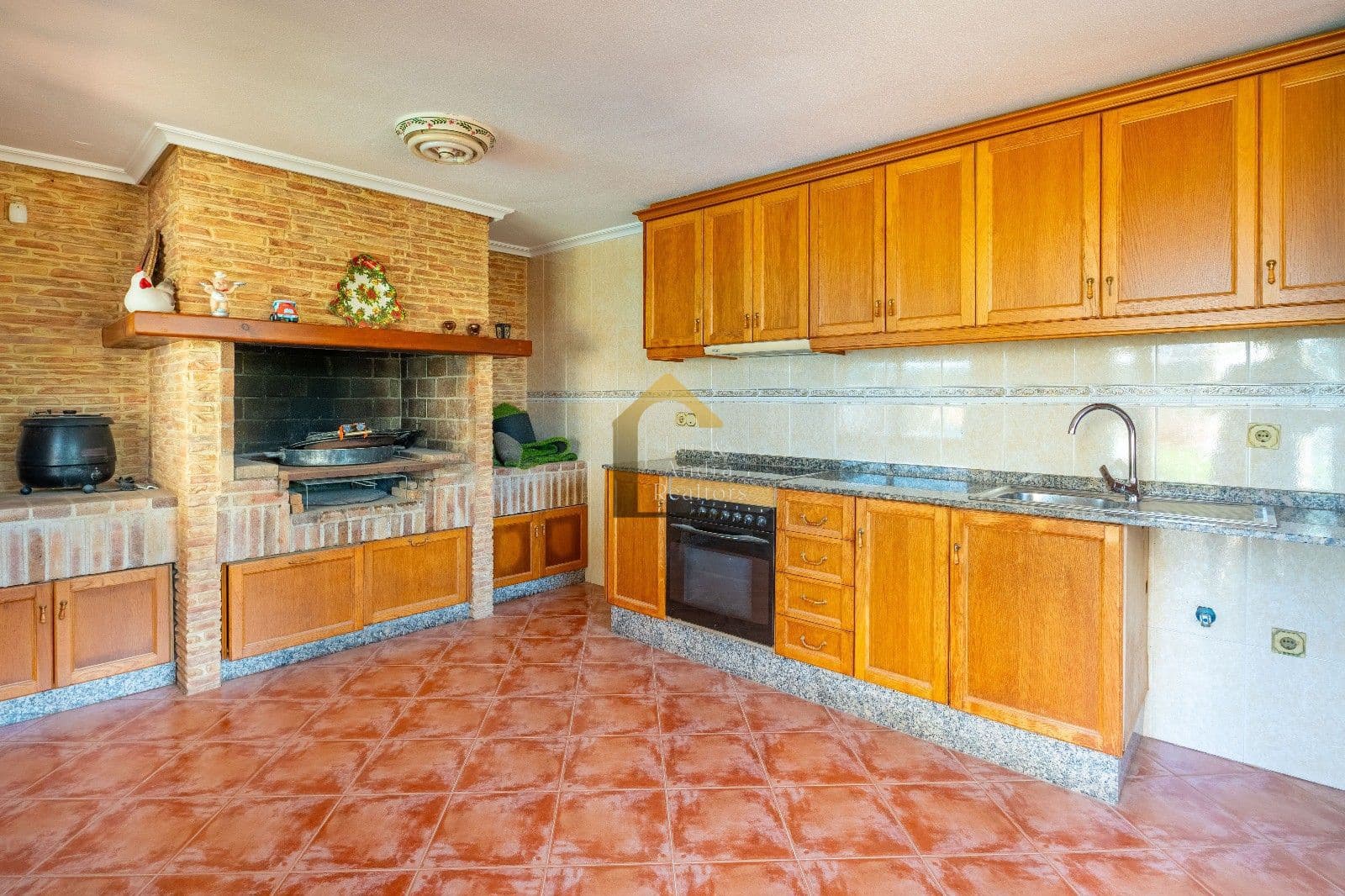 6 bedroom Villa for sale in El Chaparral with pool garage - € 645,000 (Ref: 9833151)