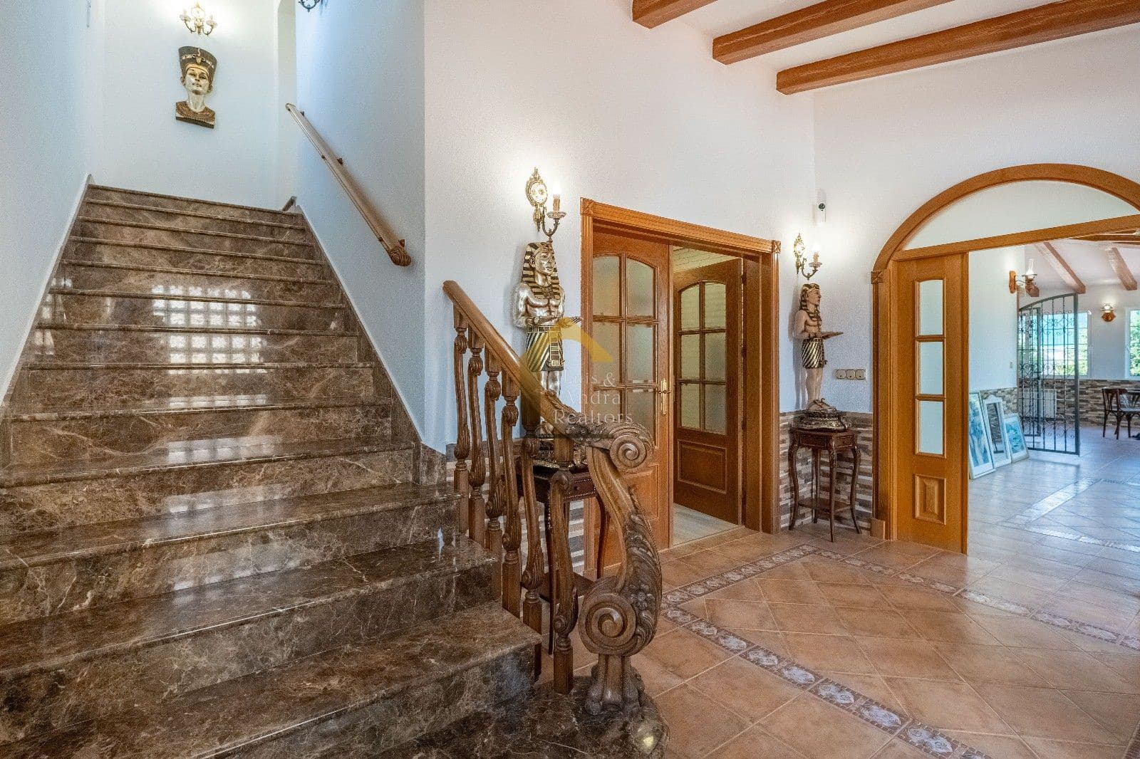 6 bedroom Villa for sale in El Chaparral with pool garage - € 645,000 (Ref: 9833151)
