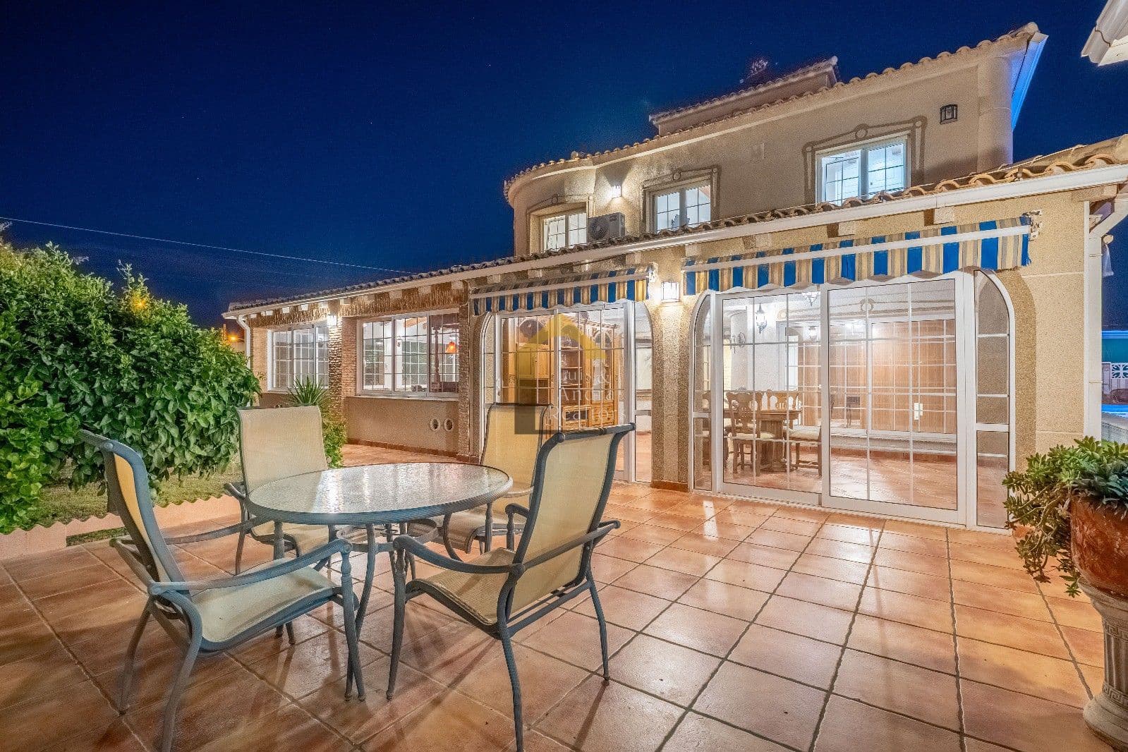 6 bedroom Villa for sale in El Chaparral with pool garage - € 645,000 (Ref: 9833151)