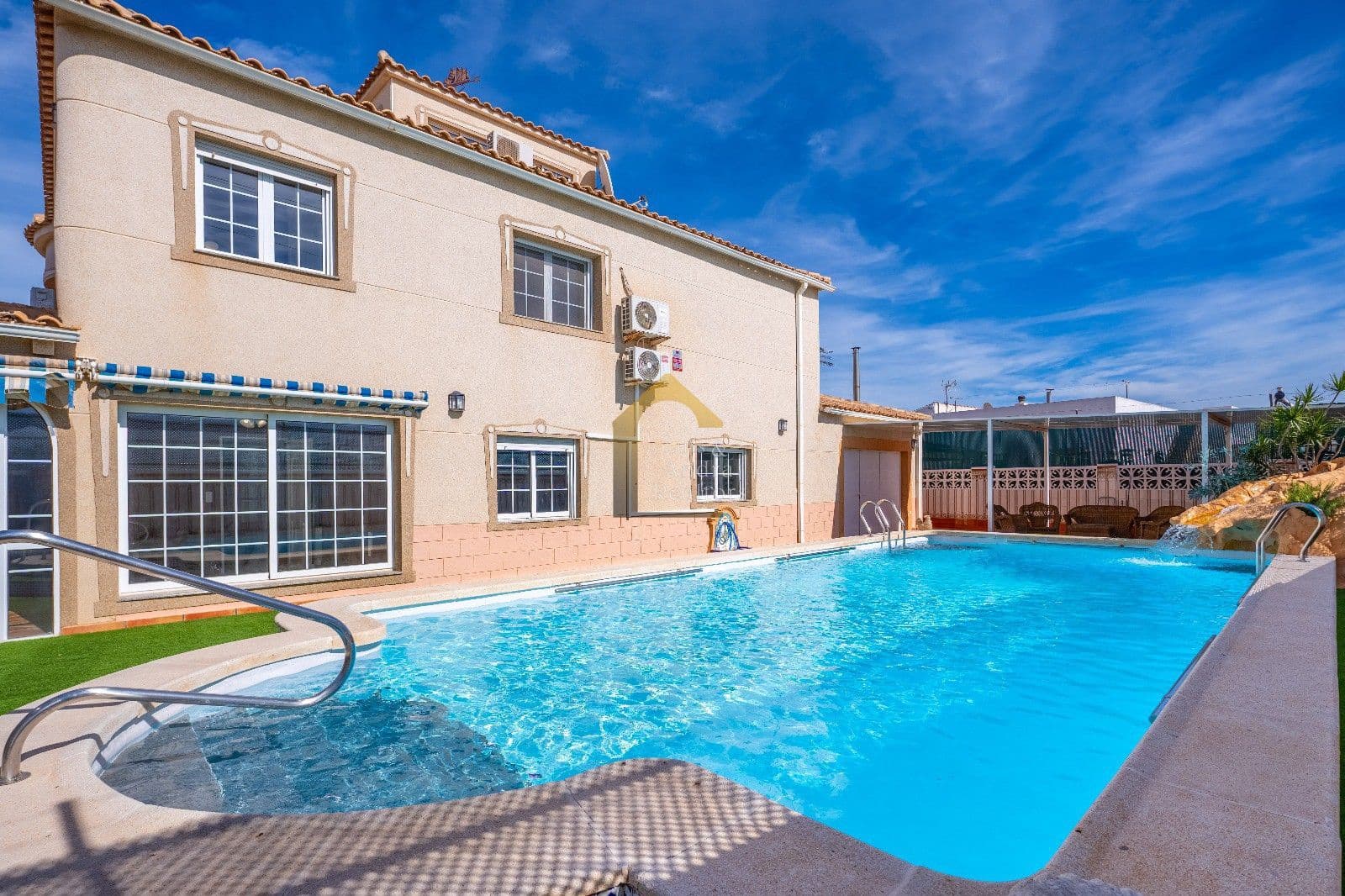 6 bedroom Villa for sale in El Chaparral with pool garage - € 645,000 (Ref: 9833151)