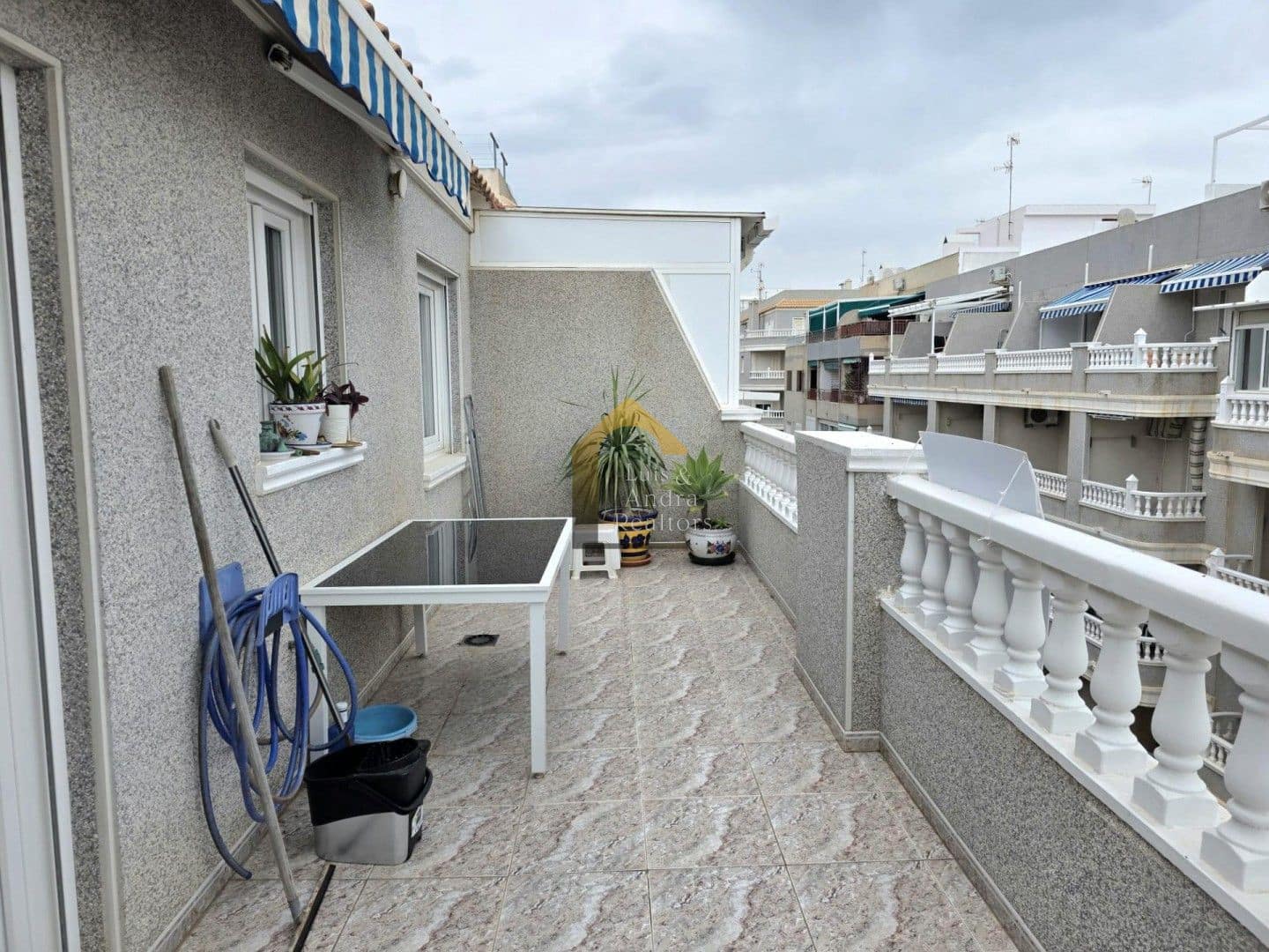 Ático de 3 habitaciones en Torrevieja en venta - 239.900 € (Ref: 9842002)
