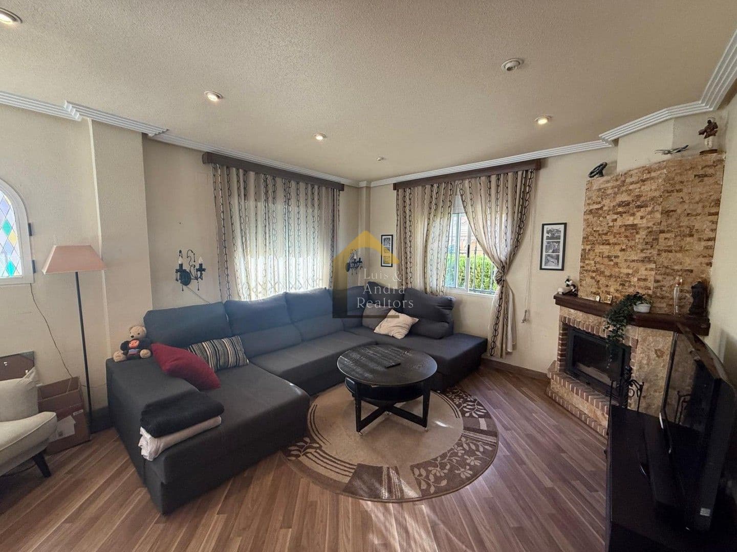 3 bedroom Villa for sale in Orihuela Costa - € 343,500 (Ref: 9861411)