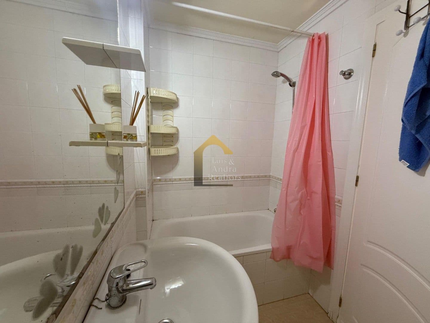 2 bedroom Townhouse for sale in Torrevieja with pool - € 159,900 (Ref: 9861412)