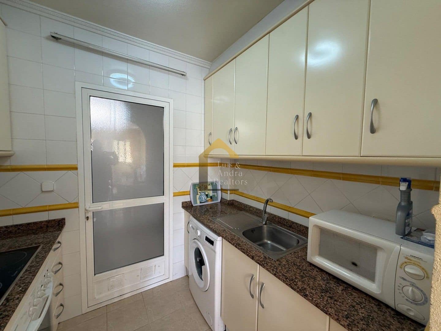 2 bedroom Townhouse for sale in Torrevieja with pool - € 159,900 (Ref: 9861412)