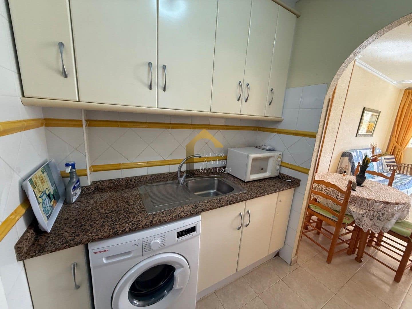 2 bedroom Townhouse for sale in Torrevieja with pool - € 159,900 (Ref: 9861412)