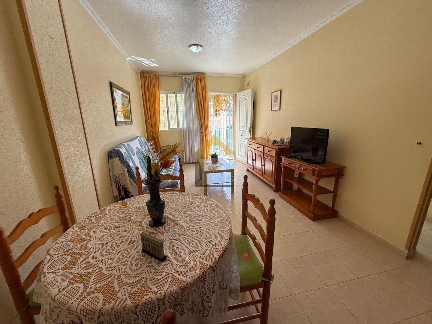 2 bedroom Townhouse for sale in Torrevieja with pool - € 159,900 (Ref: 9861412)