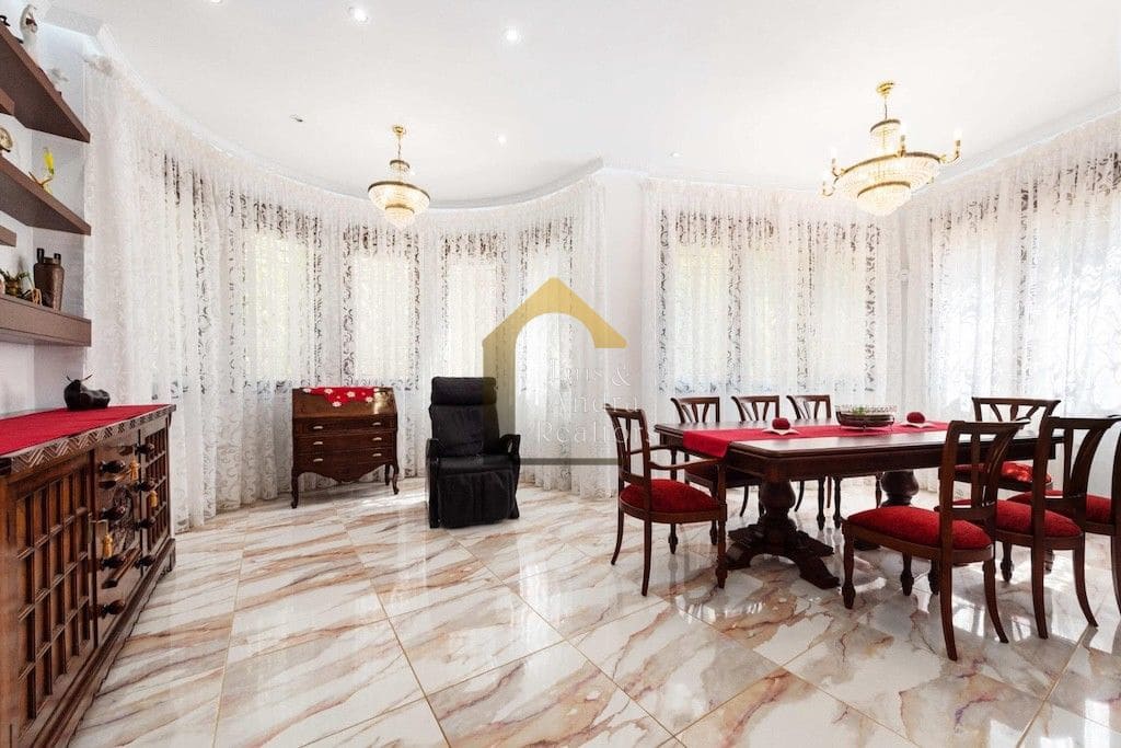 4 bedroom Villa for sale in Orihuela Costa with pool garage - € 1,600,000 (Ref: 9861414)