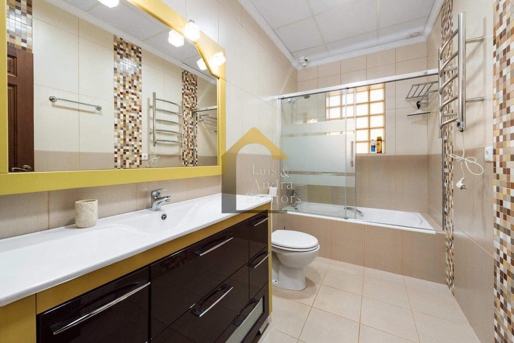 4 bedroom Villa for sale in Orihuela Costa with pool garage - € 1,600,000 (Ref: 9861414)