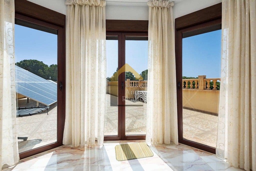 4 bedroom Villa for sale in Orihuela Costa with pool garage - € 1,600,000 (Ref: 9861414)