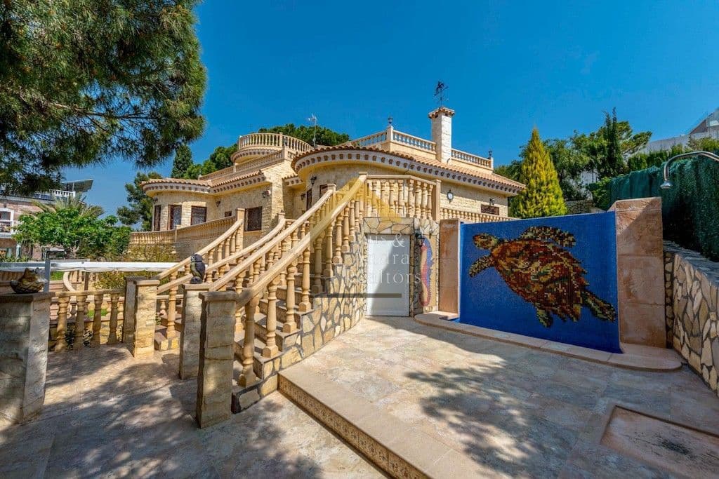 4 bedroom Villa for sale in Orihuela Costa with pool garage - € 1,600,000 (Ref: 9861414)