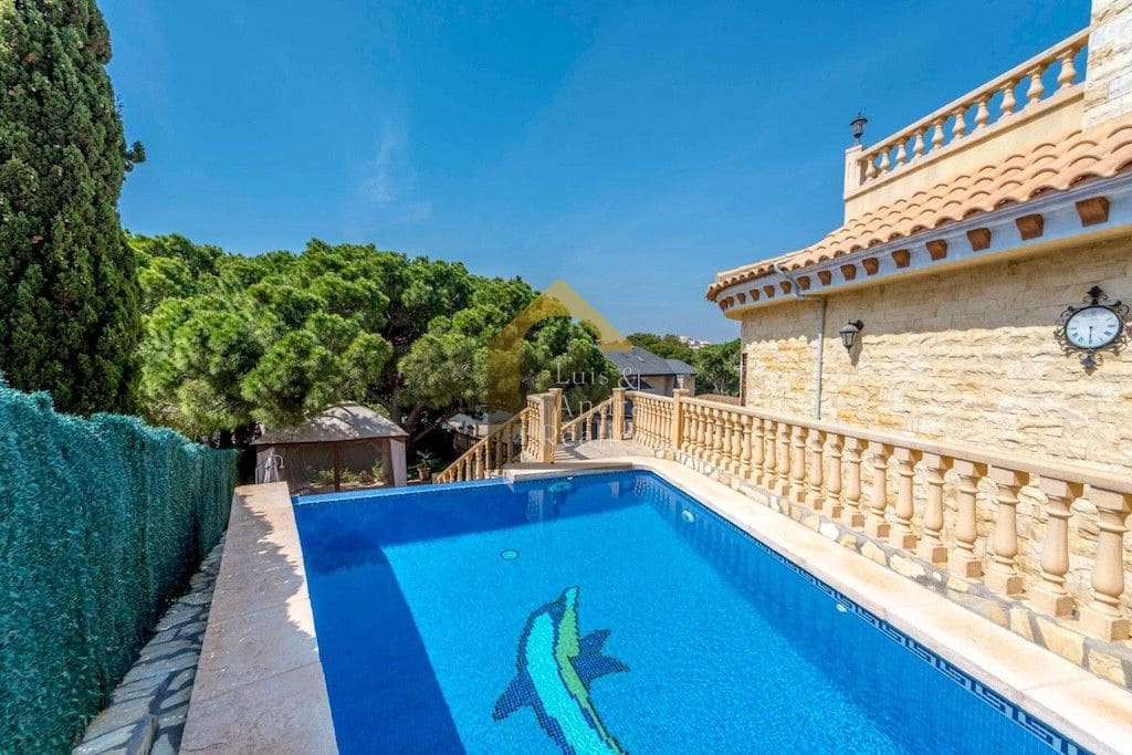 4 bedroom Villa for sale in Orihuela Costa with pool garage - € 1,600,000 (Ref: 9861414)