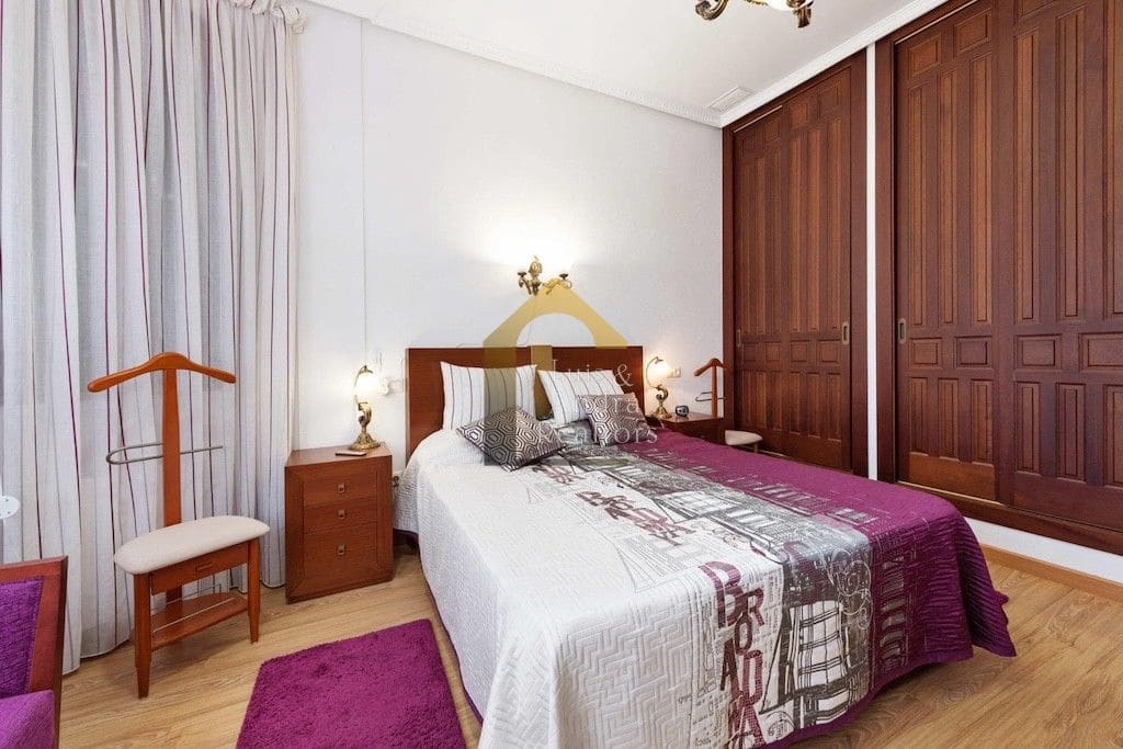 4 bedroom Villa for sale in Orihuela Costa with pool garage - € 1,600,000 (Ref: 9861414)