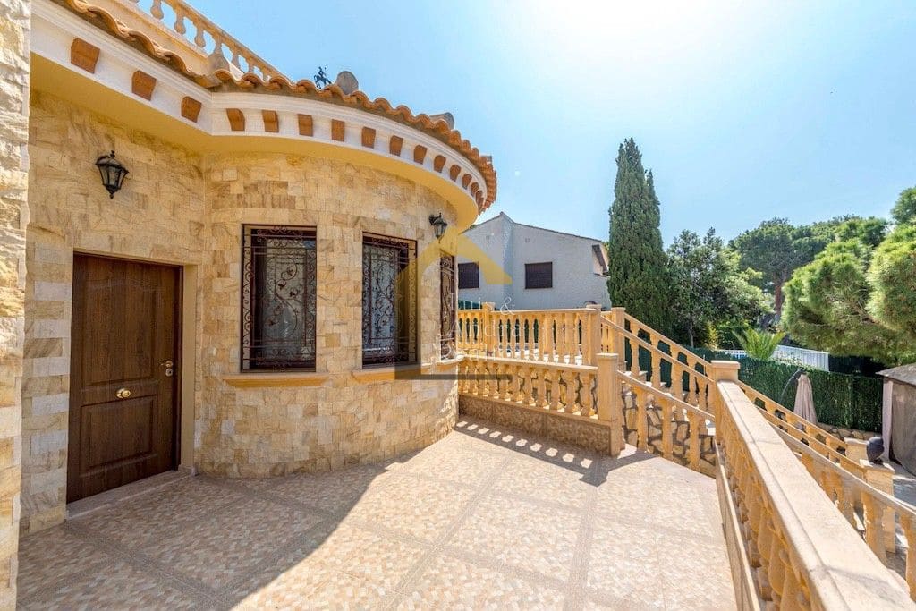 4 bedroom Villa for sale in Orihuela Costa with pool garage - € 1,600,000 (Ref: 9861414)
