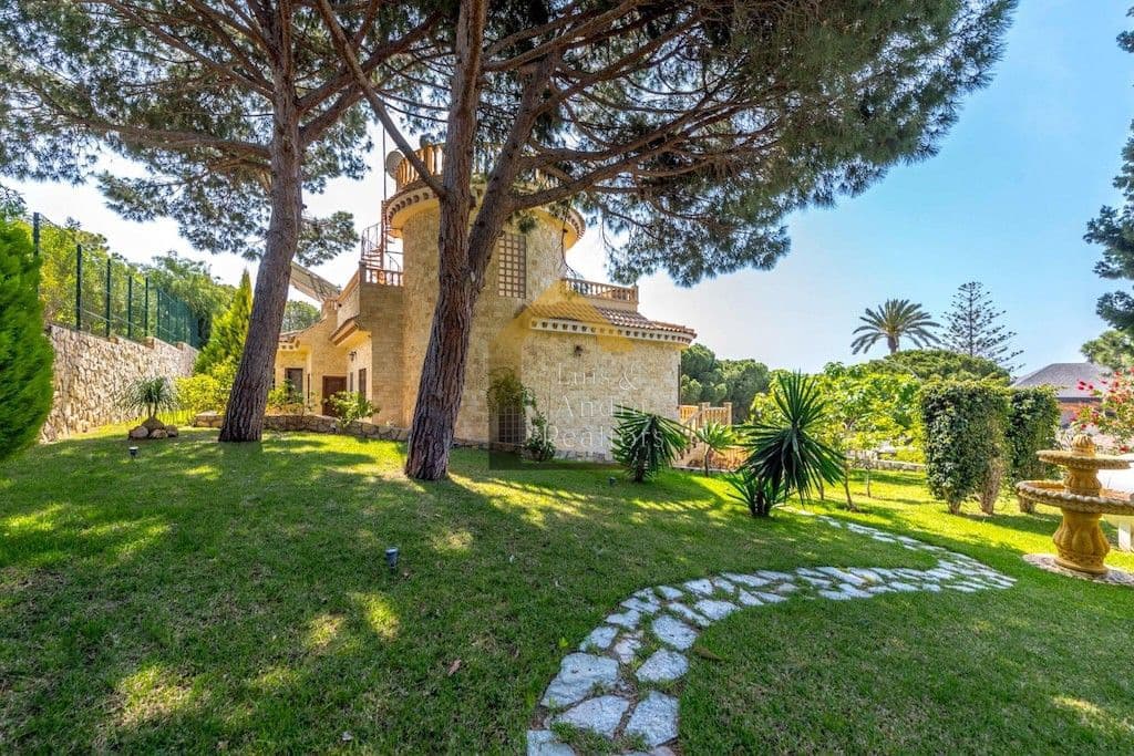 4 bedroom Villa for sale in Orihuela Costa with pool garage - € 1,600,000 (Ref: 9861414)