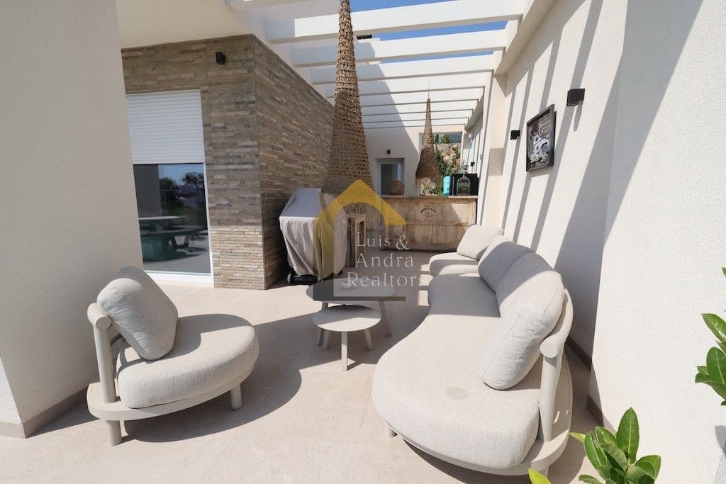 Chalet de 3 habitaciones en Algorfa en venta con piscina - 549.000 € (Ref: 9906789)