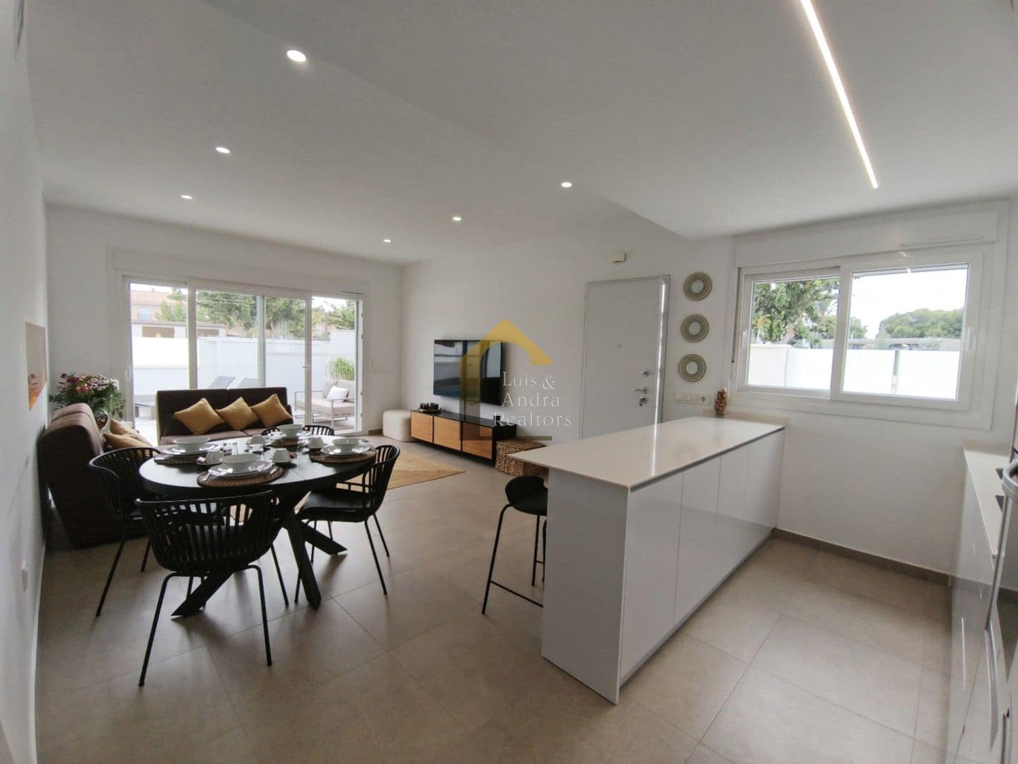 Chalet de 3 habitaciones en San Pedro del Pinatar en venta con piscina garaje - 412.000 € (Ref: 9921586)