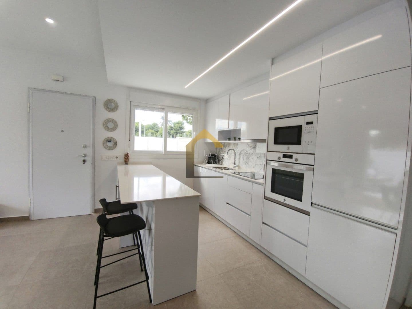 Chalet de 3 habitaciones en San Pedro del Pinatar en venta con piscina garaje - 412.000 € (Ref: 9921586)