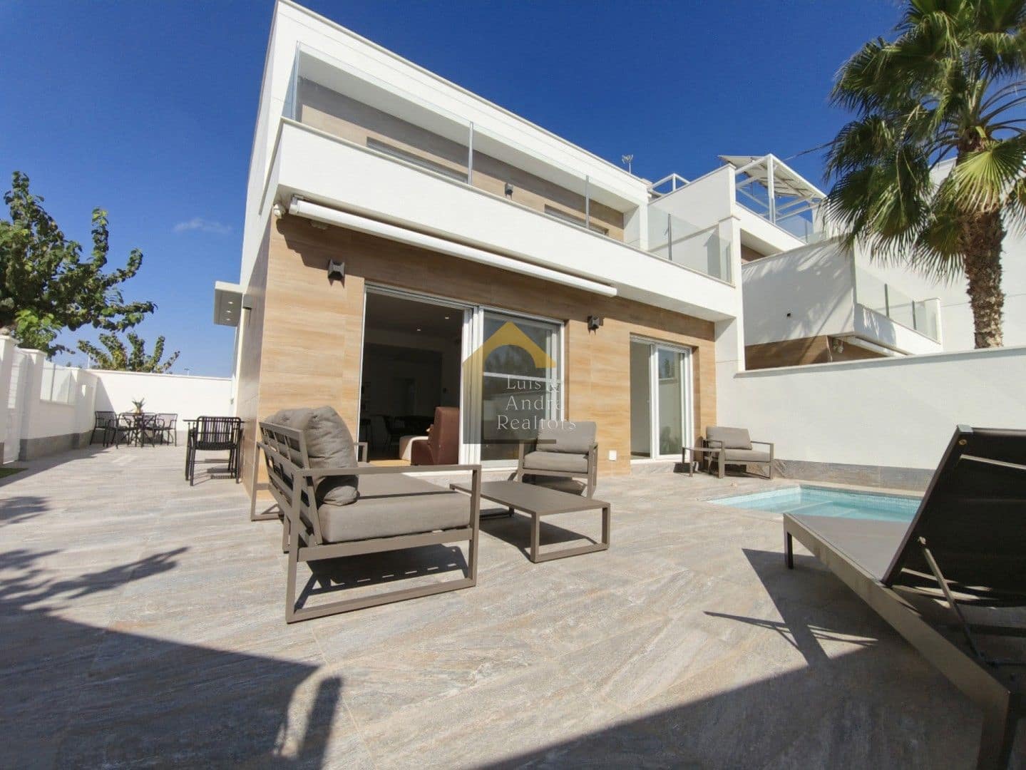 Chalet de 3 habitaciones en San Pedro del Pinatar en venta con piscina garaje - 412.000 € (Ref: 9921586)