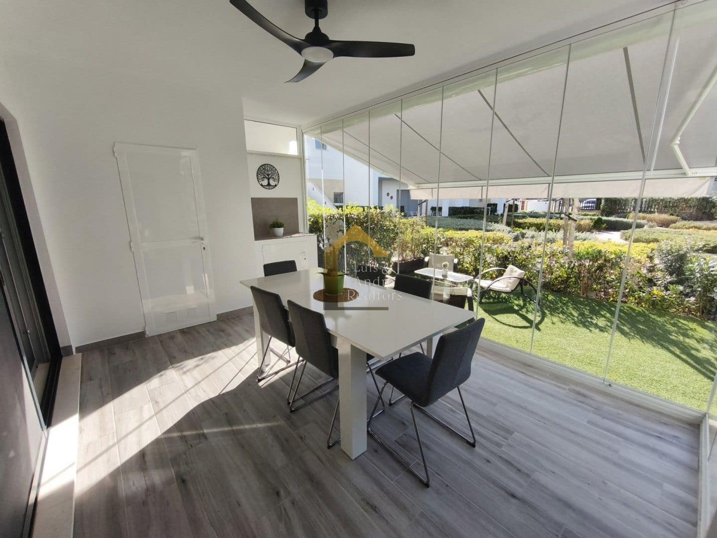 2 soverom Leilighet til salgs i Entre Naranjos med svømmebasseng garasje - € 265 000 (Ref: 9953624)
