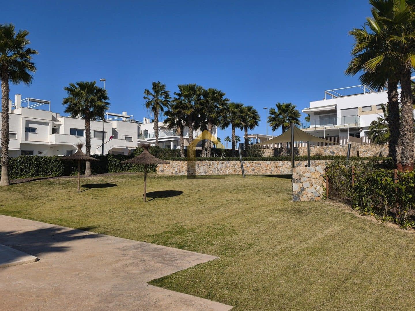 2 soverom Leilighet til salgs i Entre Naranjos med svømmebasseng garasje - € 265 000 (Ref: 9953624)
