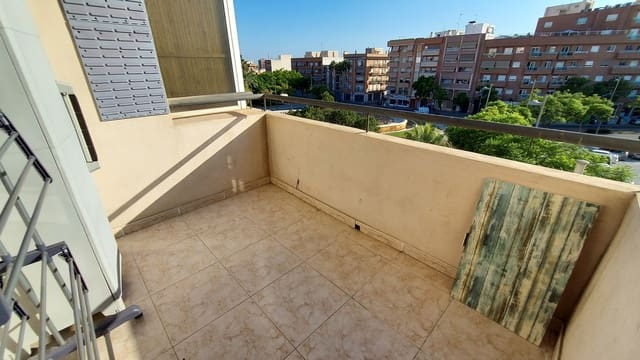 4 slaapkamer Flat te huur in San Vicente / Sant Vicent del Raspeig - € 975 (Ref: 9168368)
