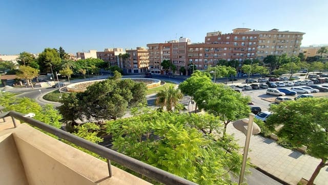 4 slaapkamer Flat te huur in San Vicente / Sant Vicent del Raspeig - € 975 (Ref: 9168368)