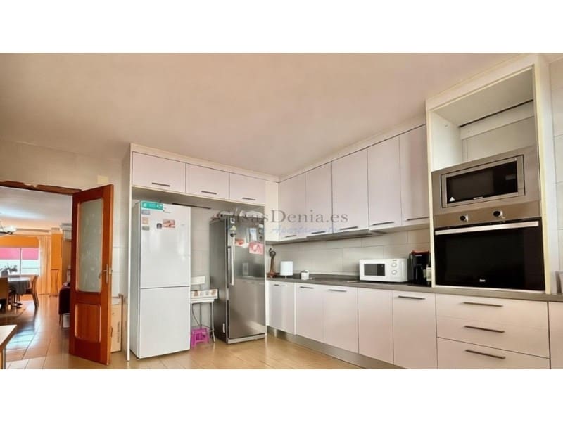 4 makuuhuone Omakotitalo myytävänä paikassa Denia mukana 
autotalli - 709 000 € (Ref: 10165532)