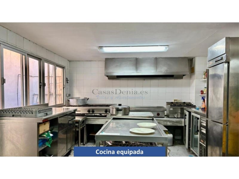 4 makuuhuone Omakotitalo myytävänä paikassa Denia mukana 
autotalli - 709 000 € (Ref: 10165532)