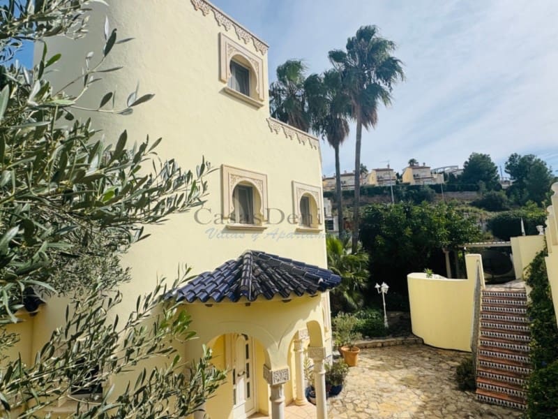 3 soveværelse Villa til salg i Denia med swimmingpool garage - € 725.000 (Ref: 10165533)