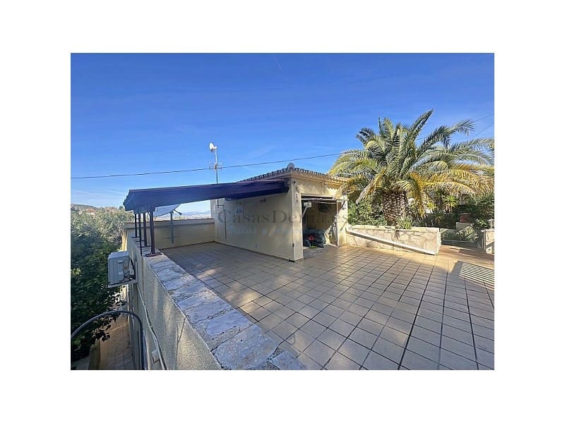 Chalet de 4 habitaciones en Dénia en venta con piscina garaje - 589.000 € (Ref: 10177071)