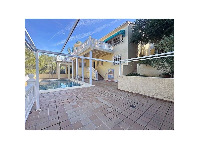 Chalet de 4 habitaciones en Dénia en venta con piscina garaje - 589.000 € (Ref: 10177071)
