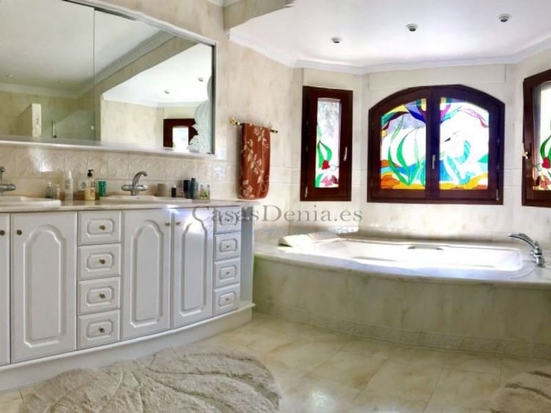 3 makuuhuone Huvila myytävänä paikassa Denia mukana uima-altaan 
autotalli - 1 490 000 € (Ref: 8091417)