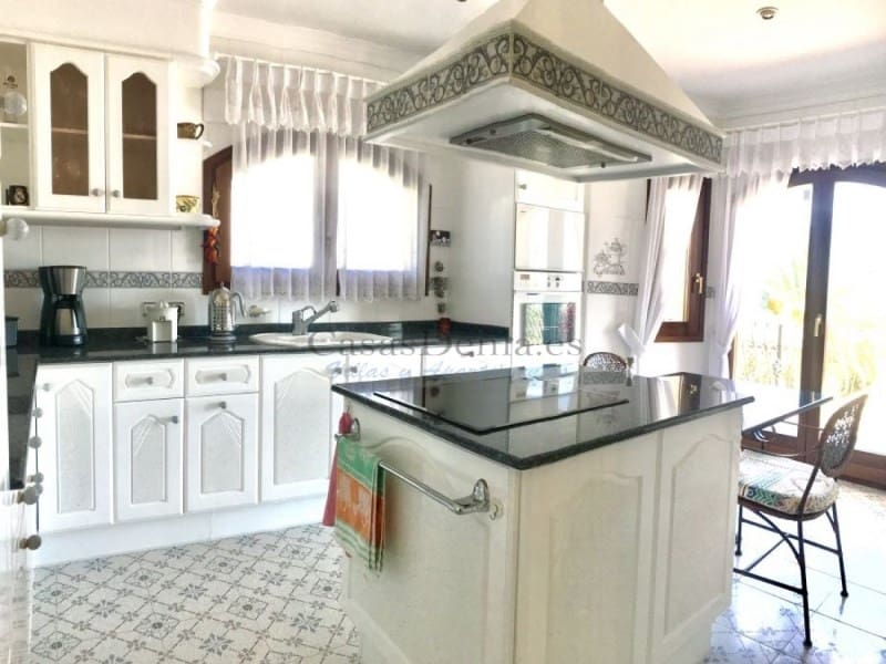 3 makuuhuone Huvila myytävänä paikassa Denia mukana uima-altaan 
autotalli - 1 490 000 € (Ref: 8091417)