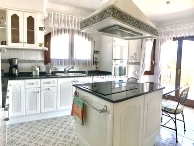 3 makuuhuone Huvila myytävänä paikassa El Montgó, Dénia mukana uima-altaan 
autotalli - 1 490 000 € (Ref: 8091417)