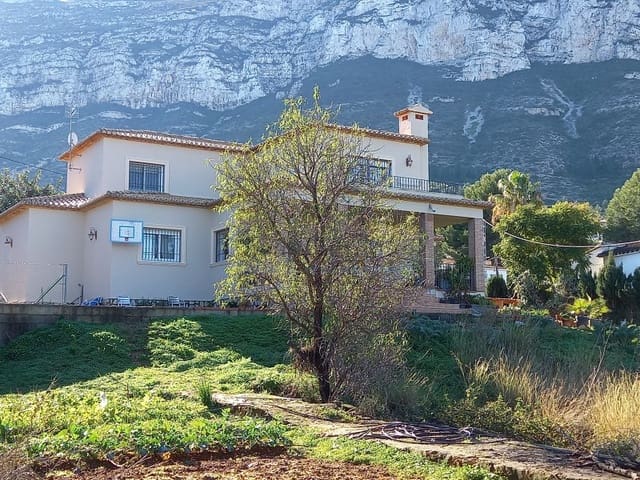 4 bedroom Villa for sale in El Montgó, Dénia - € 950,000 (Ref: 8091459)