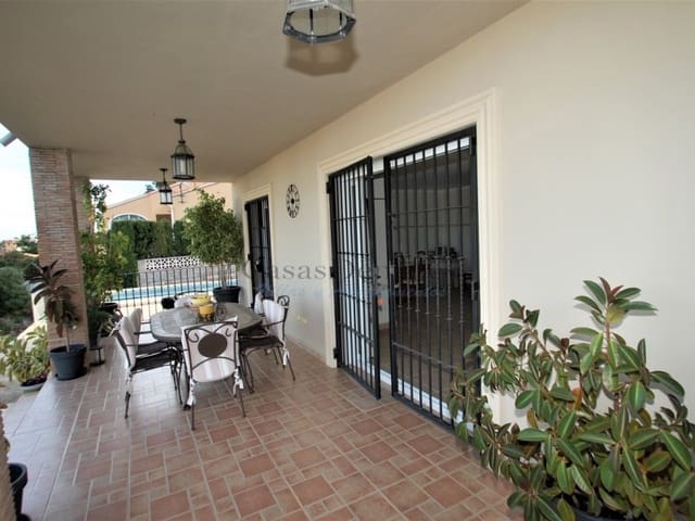 4 bedroom Villa for sale in El Montgó, Dénia - € 950,000 (Ref: 8091459)