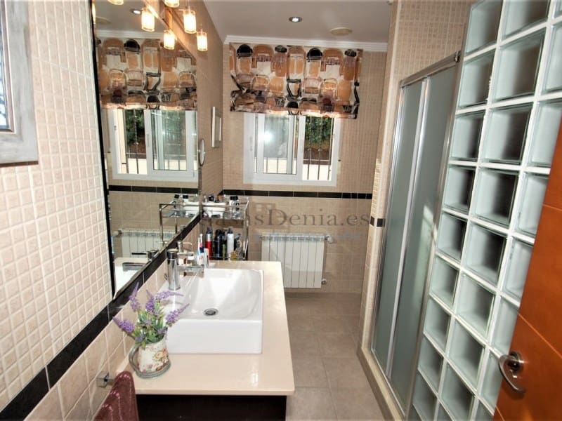 4 Zimmer Villa zu verkaufen in Denia - 950.000 € (Ref: 8091459)