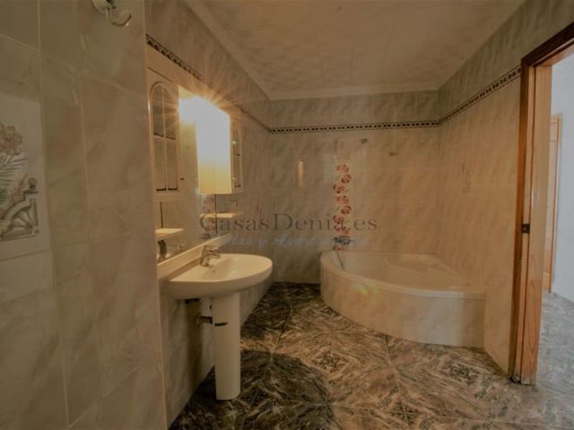 Casa de 7 habitaciones en Pego en venta con garaje - 300.000 € (Ref: 8091554)