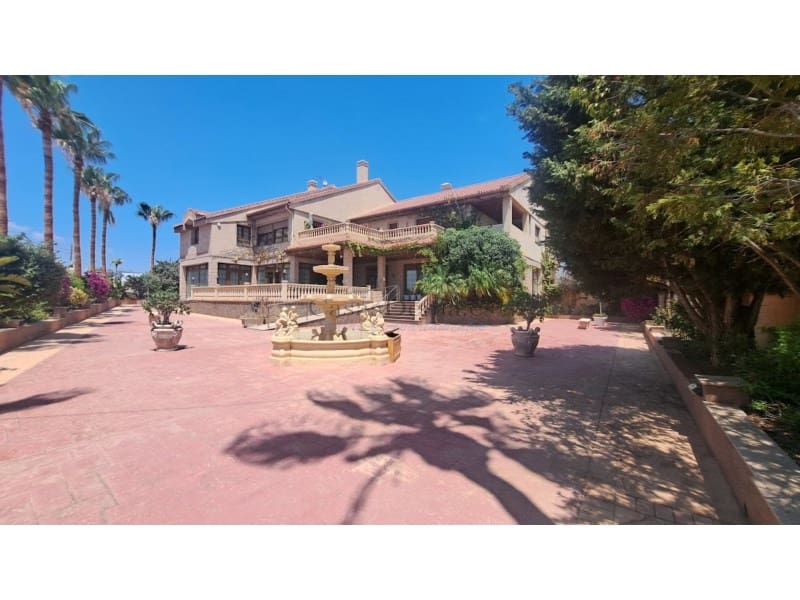 5 soveværelse Villa til salg i Orihuela Costa med swimmingpool garage - € 1.045.000 (Ref: 8611107)