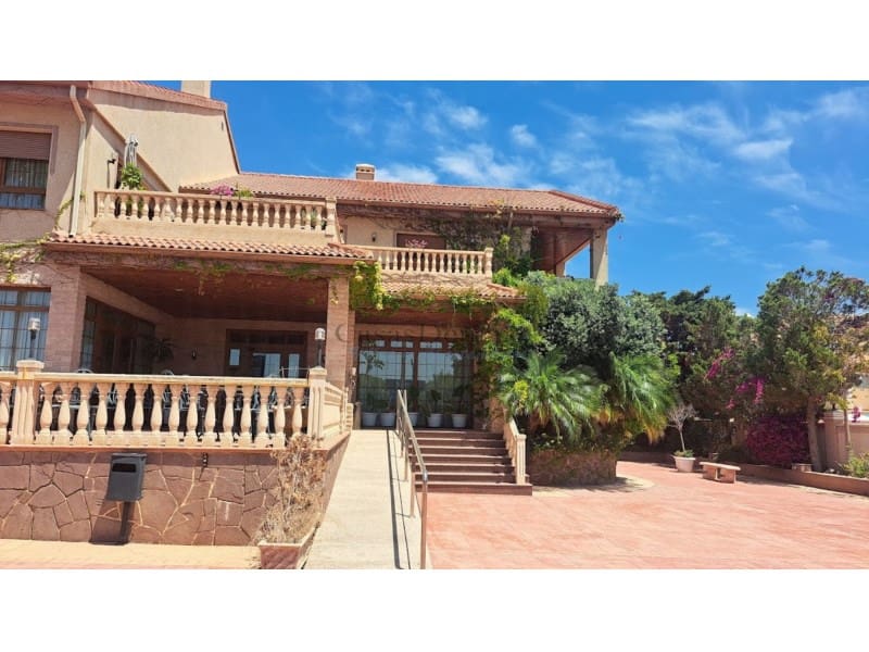 5 soveværelse Villa til salg i Orihuela Costa med swimmingpool garage - € 1.045.000 (Ref: 8611107)