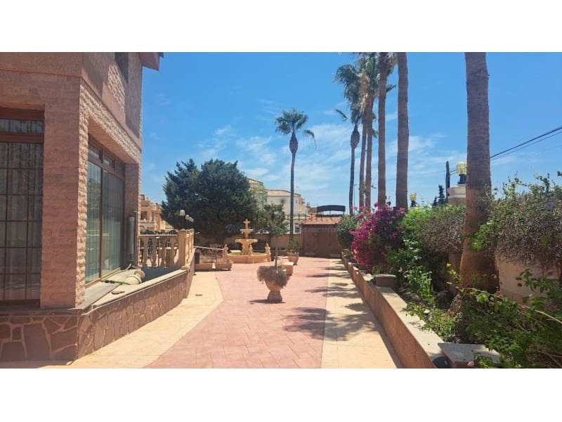 5 soveværelse Villa til salg i Orihuela Costa med swimmingpool garage - € 1.045.000 (Ref: 8611107)